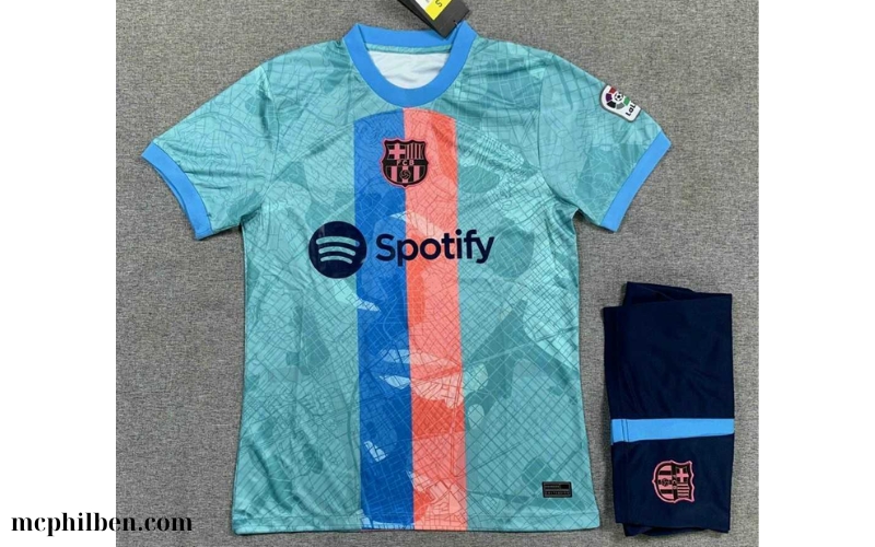 Áo in logo đội Barcelona (3)